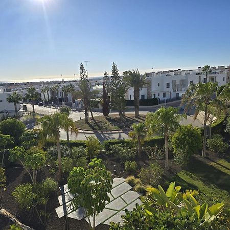 Nice 2 Bedroom Bali Apartment With Sea Views Torrevieja Zewnętrze zdjęcie