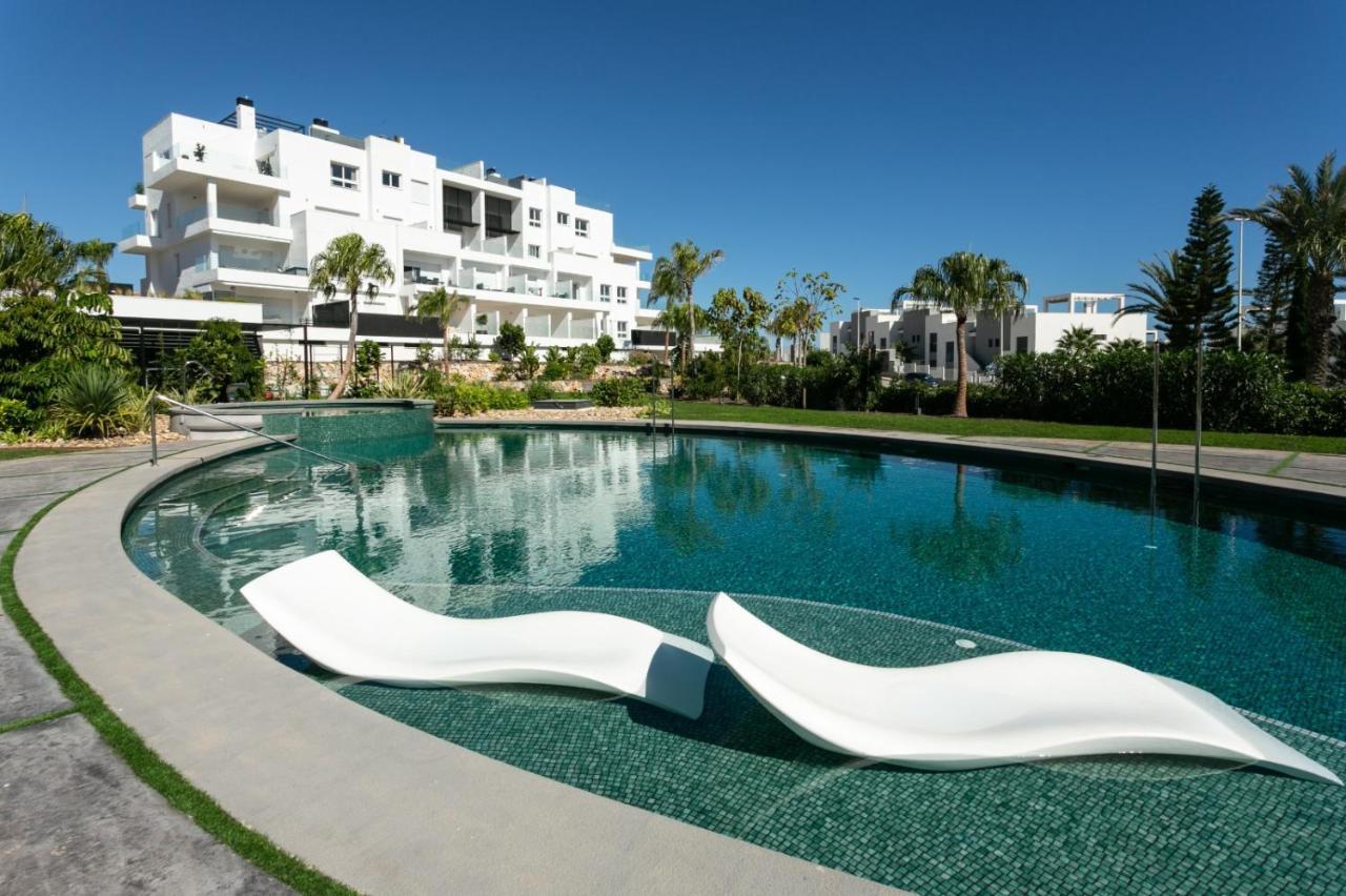 Nice 2 Bedroom Bali Apartment With Sea Views Torrevieja Zewnętrze zdjęcie