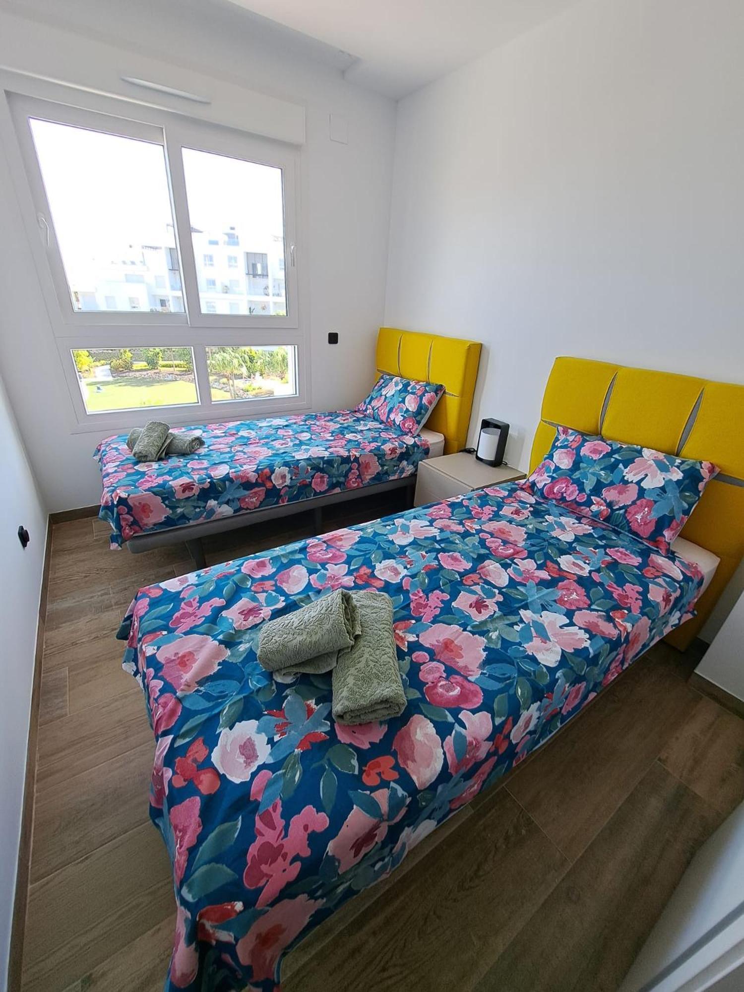 Nice 2 Bedroom Bali Apartment With Sea Views Torrevieja Zewnętrze zdjęcie