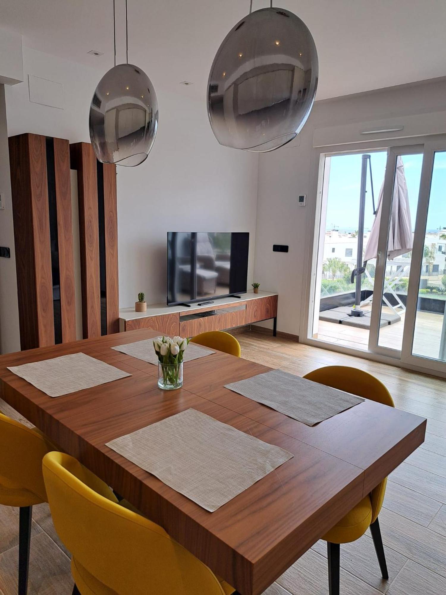 Nice 2 Bedroom Bali Apartment With Sea Views Torrevieja Zewnętrze zdjęcie