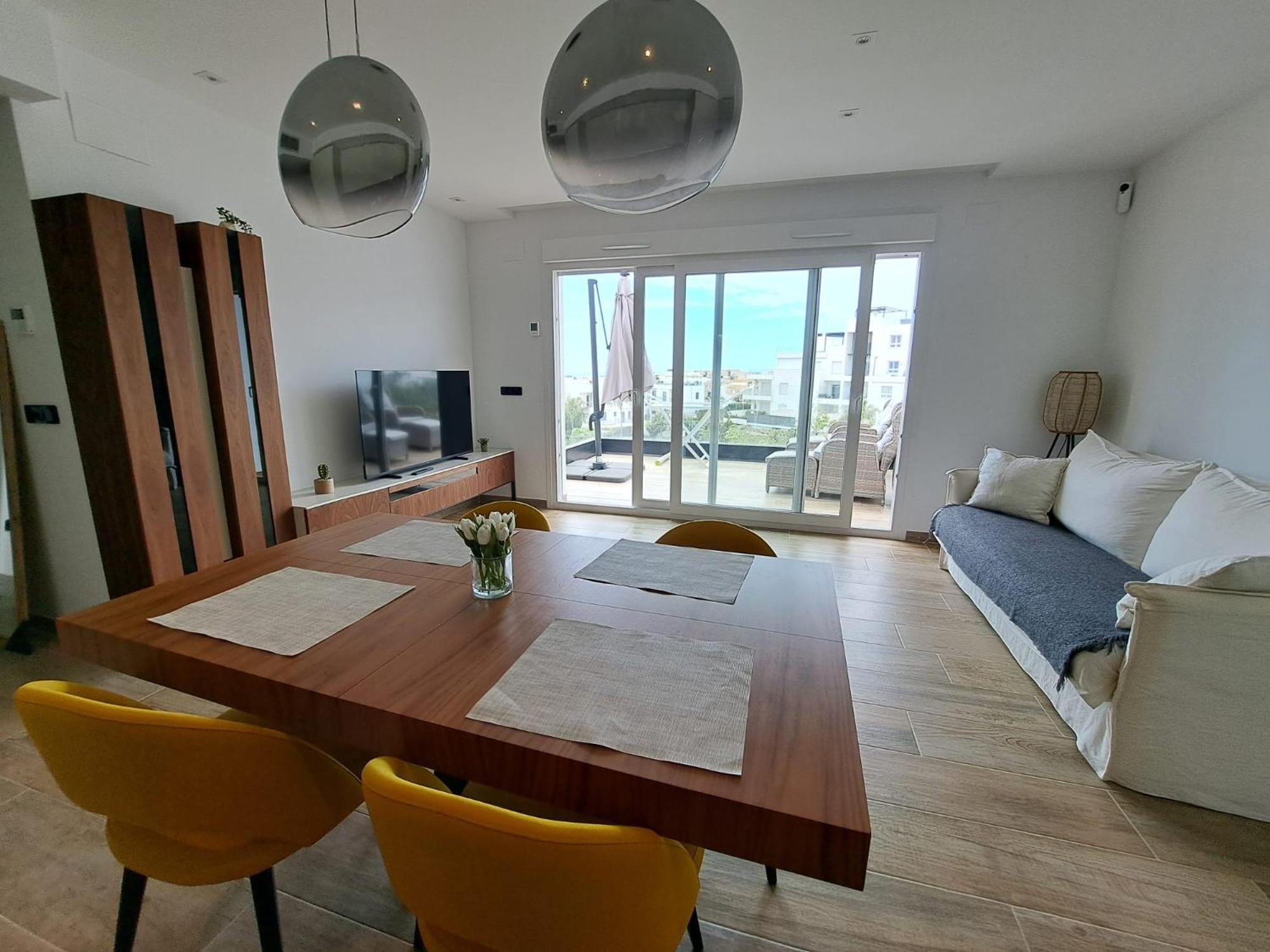 Nice 2 Bedroom Bali Apartment With Sea Views Torrevieja Zewnętrze zdjęcie
