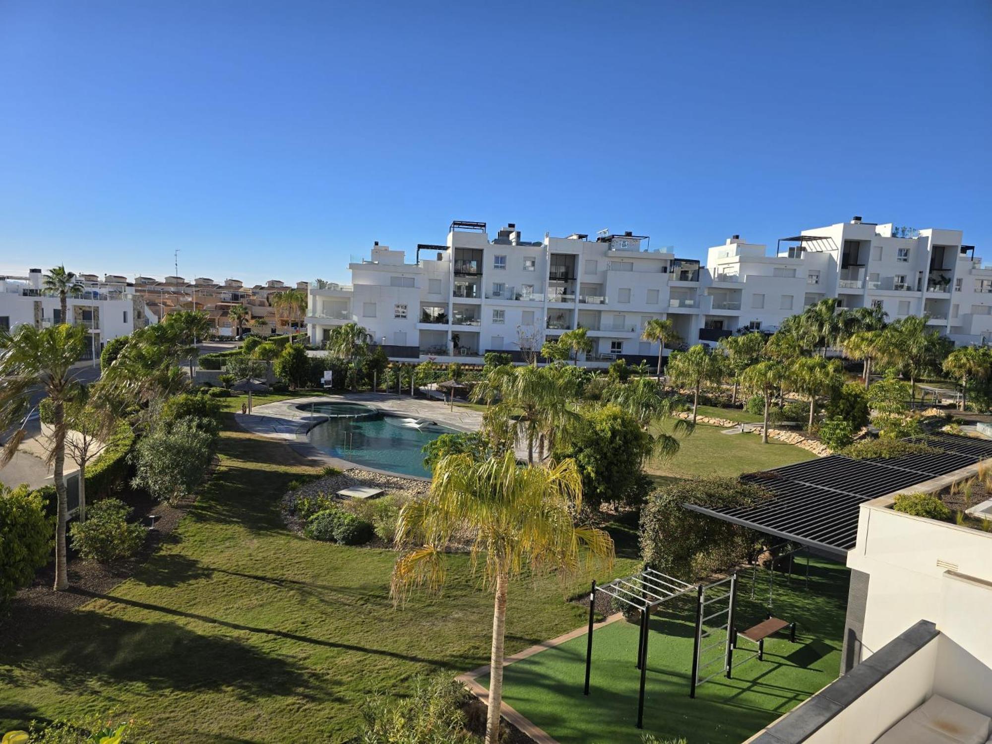 Nice 2 Bedroom Bali Apartment With Sea Views Torrevieja Zewnętrze zdjęcie