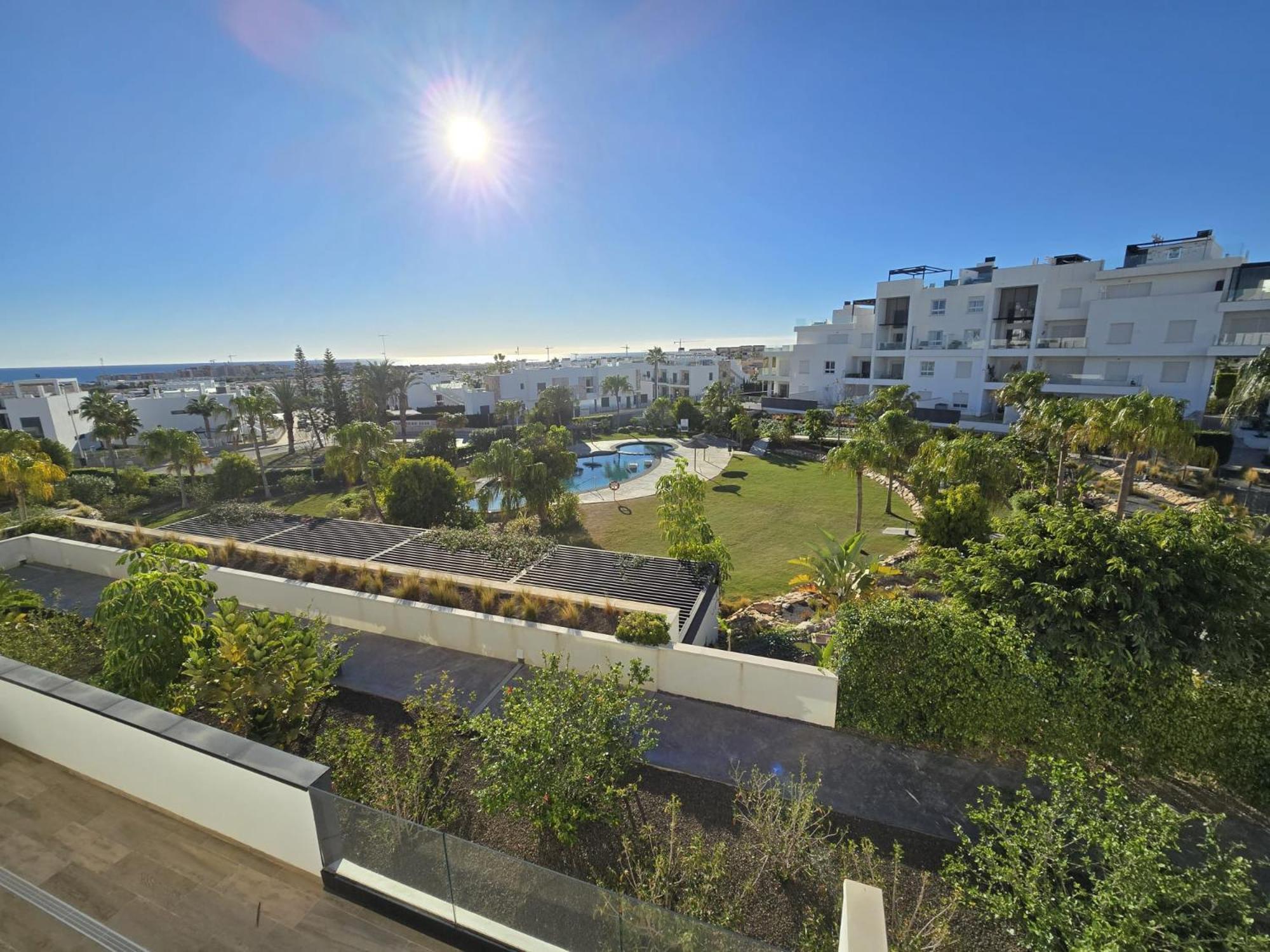 Nice 2 Bedroom Bali Apartment With Sea Views Torrevieja Zewnętrze zdjęcie