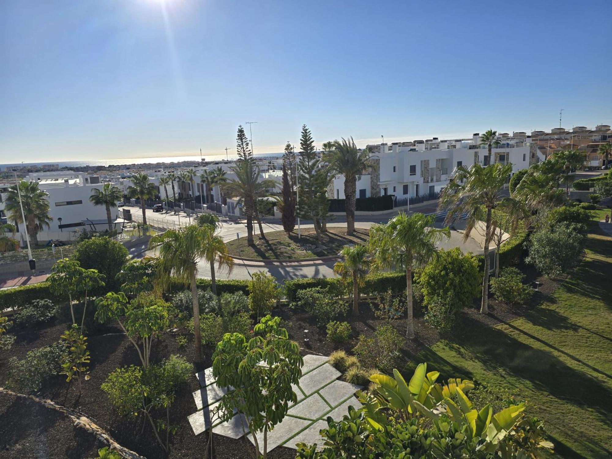 Nice 2 Bedroom Bali Apartment With Sea Views Torrevieja Zewnętrze zdjęcie