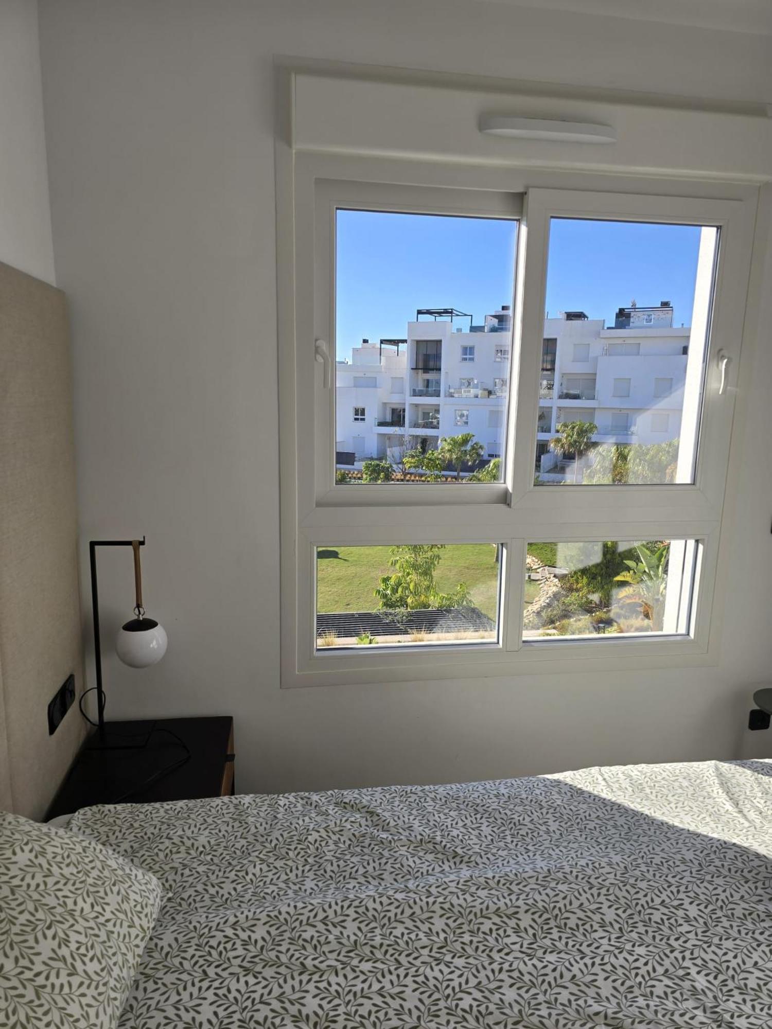 Nice 2 Bedroom Bali Apartment With Sea Views Torrevieja Zewnętrze zdjęcie