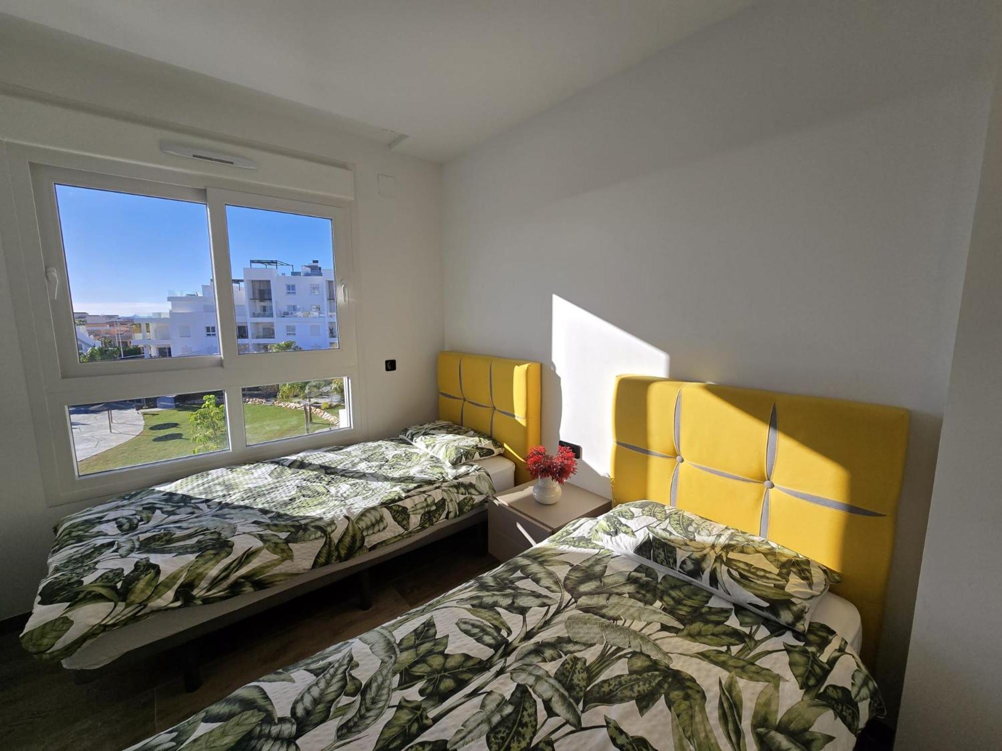 Nice 2 Bedroom Bali Apartment With Sea Views Torrevieja Zewnętrze zdjęcie